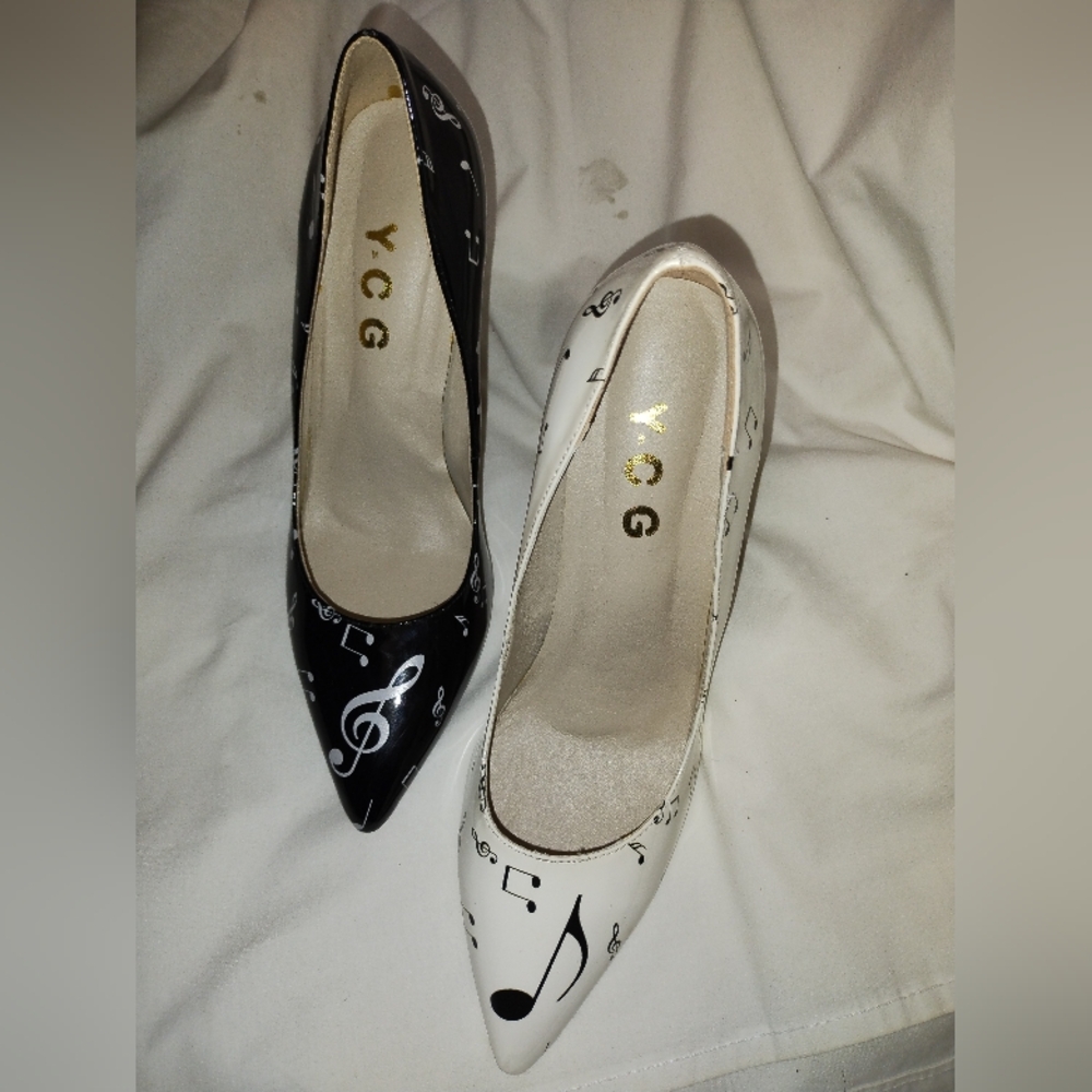 Women’s Stiletto Pumps Music Note Style Design.